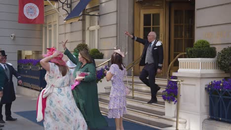 Female-Guests-Getting-Into-Taxi-Outside-The-Ritz-Hotel-On-Piccadilly-In-London-UK