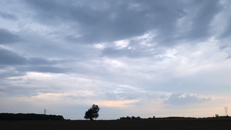 Roher-Zeitraffer-Von-Weizenfeldern-In-Der-Normandie-Frankreich-Mit-Wolken-Darüber-In-4k-50fps