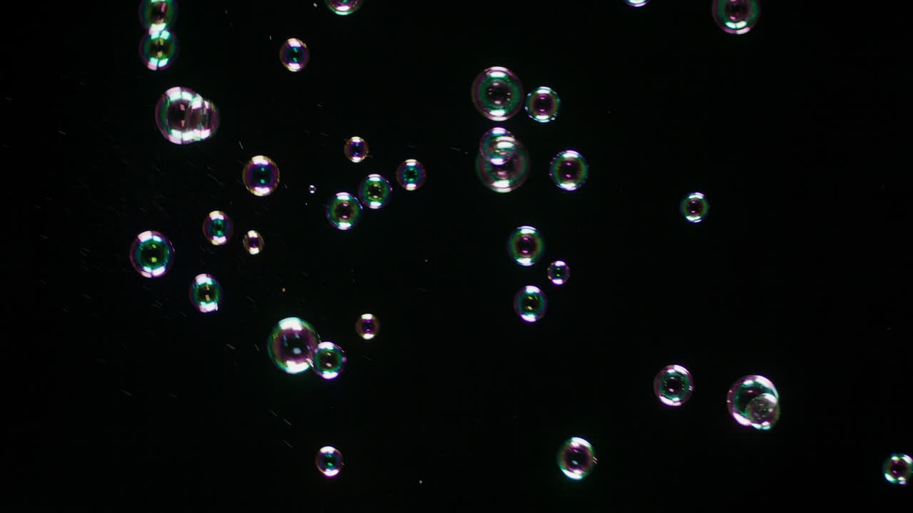 burbujas de sopa aisladas sobre un fondo negro