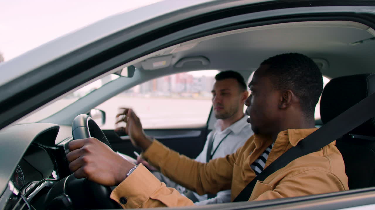 Man starting driving lesson