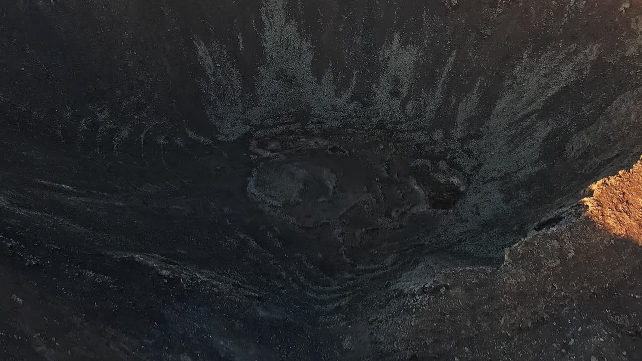Vista aerea mostra paesaggio vulcanico a Fuerteventura, Spagna.