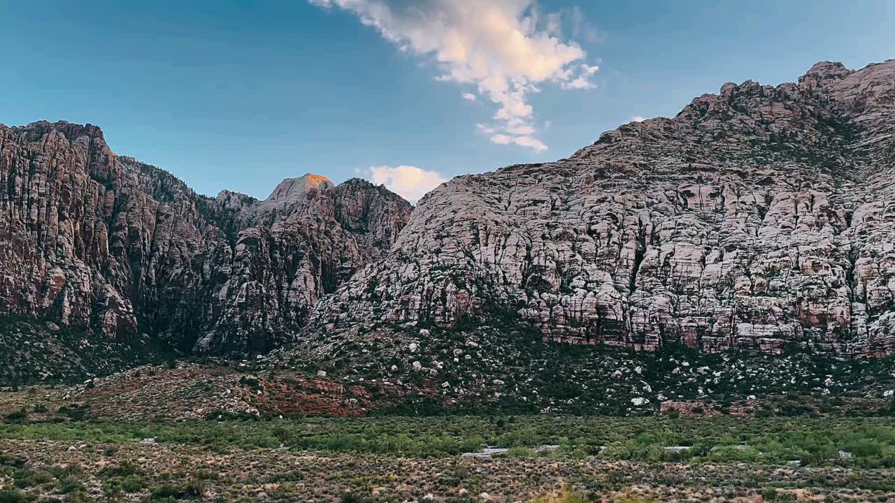 paisaje del cañón de roca roja al atardecer o al amanecer