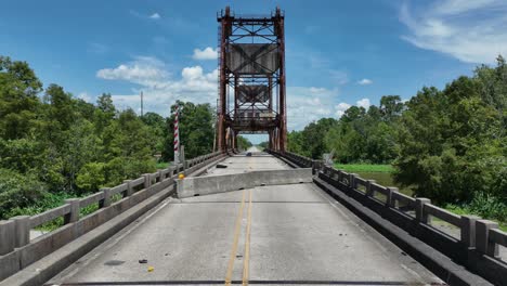 closed bridge between louisiana and mississippi