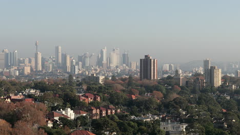 Eine-Dichte-Verschmutzungswolke-über-Der-Stadt-Sydney-Aufgrund-Der-Brände-In-Australien