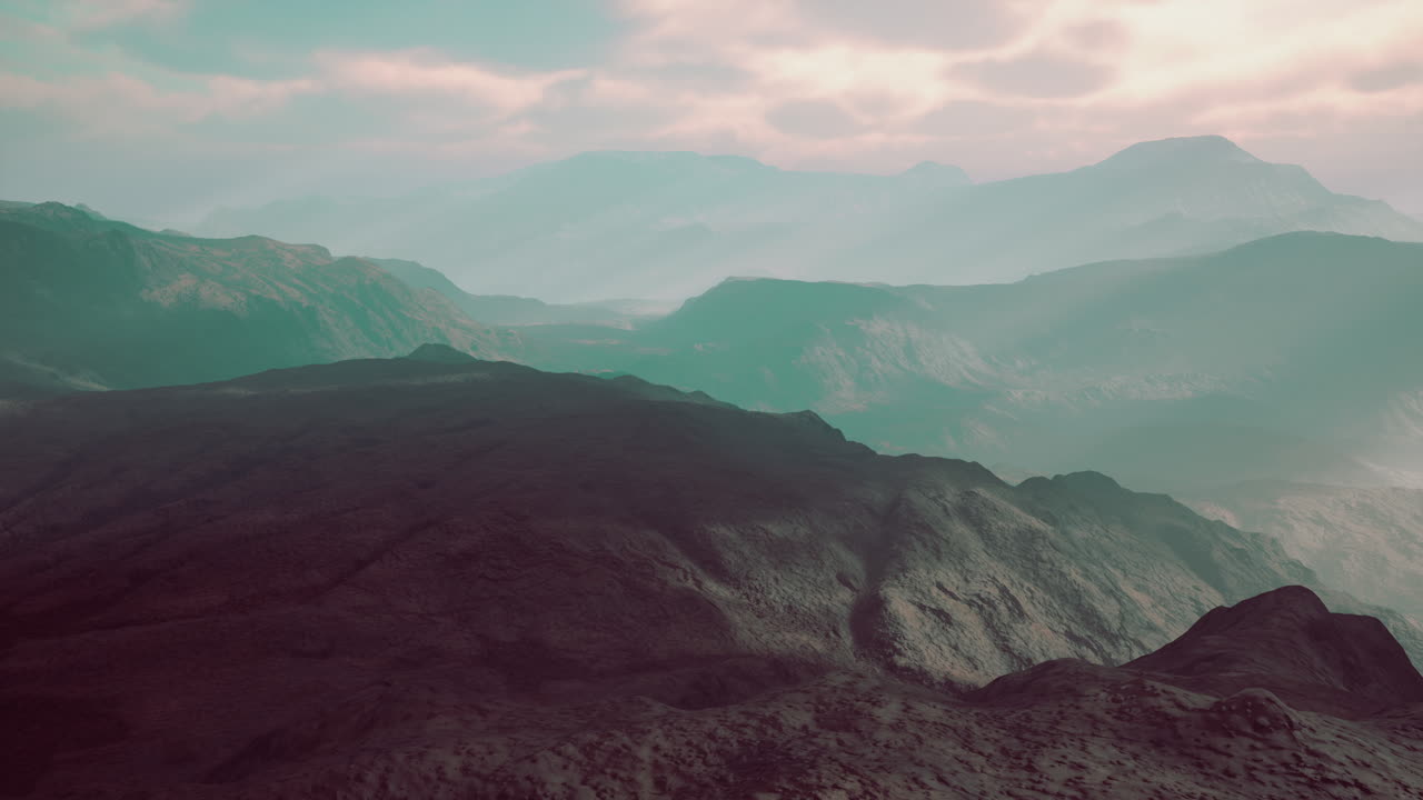 Cadena montañosa de niebla