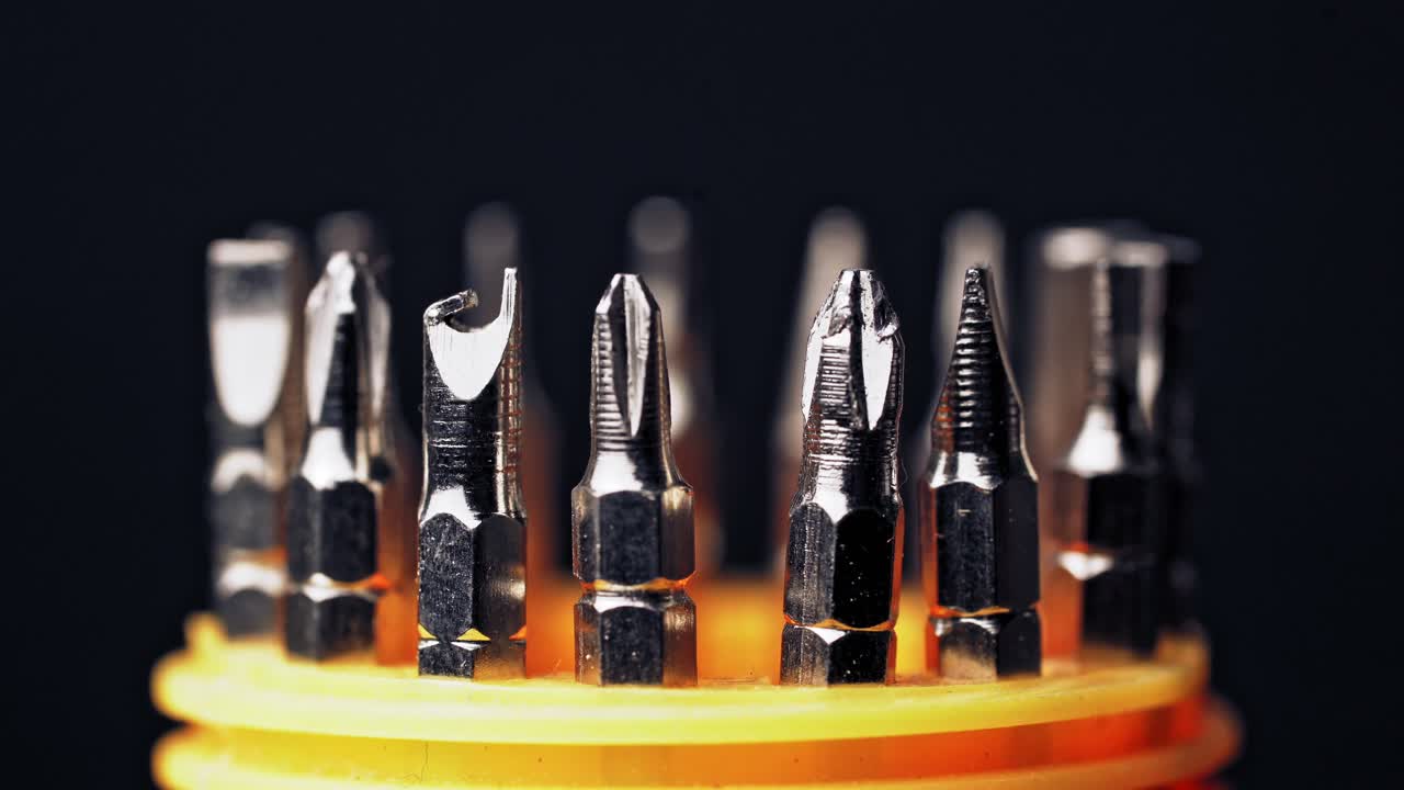 Set of heads for screwdriver