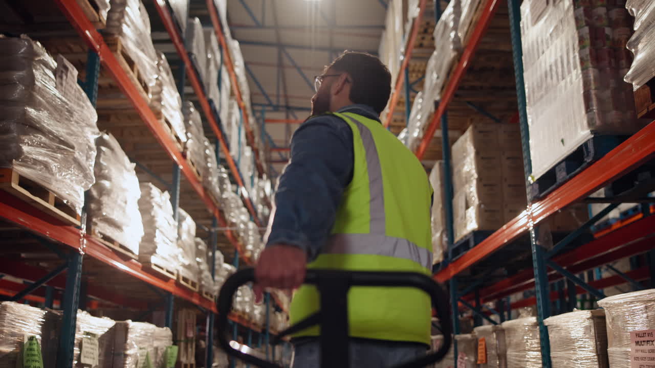 trabajador en almacén