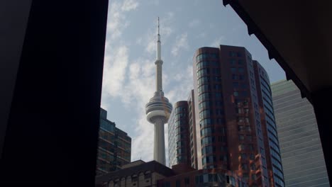 Torre-Cn-En-El-Centro-De-Toronto,-Canadá,-Plano-General-De-La-Torre-Cn