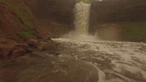 Wasserfall-Und-Fluss-In-Minnesota