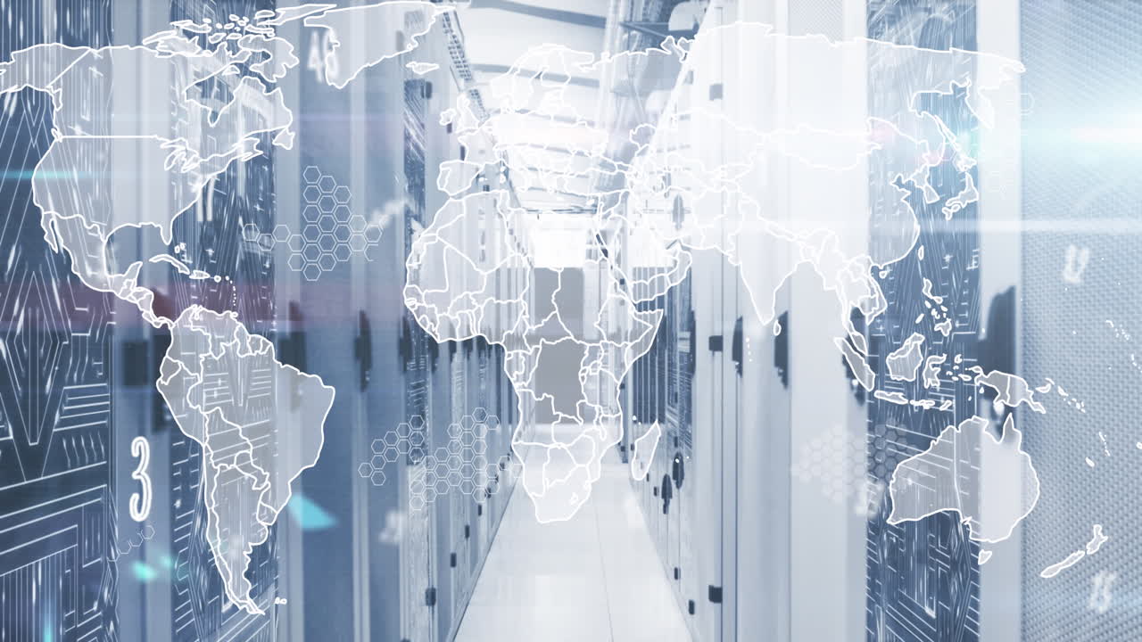 데이터 서버 랙에서 지도, 숫자, 기호 및 회로판 패턴 위의 지도의 애니메이션