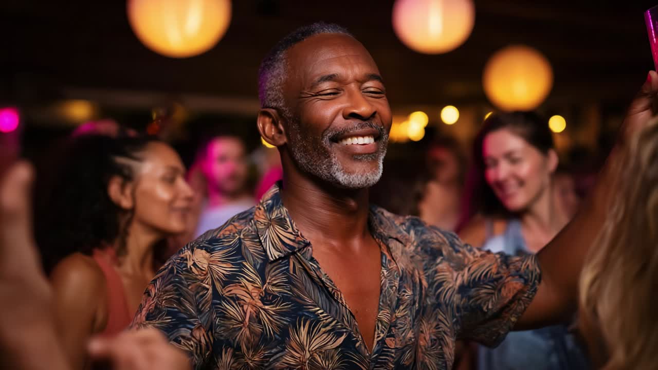 Una notte di festa gioiosa: catturare l'essenza della musica e della danza mentre le persone si riuniscono, abbracciando l'energia e lo spirito di un'atmosfera vibrante ed elettrizzante, piena di risate e connessione