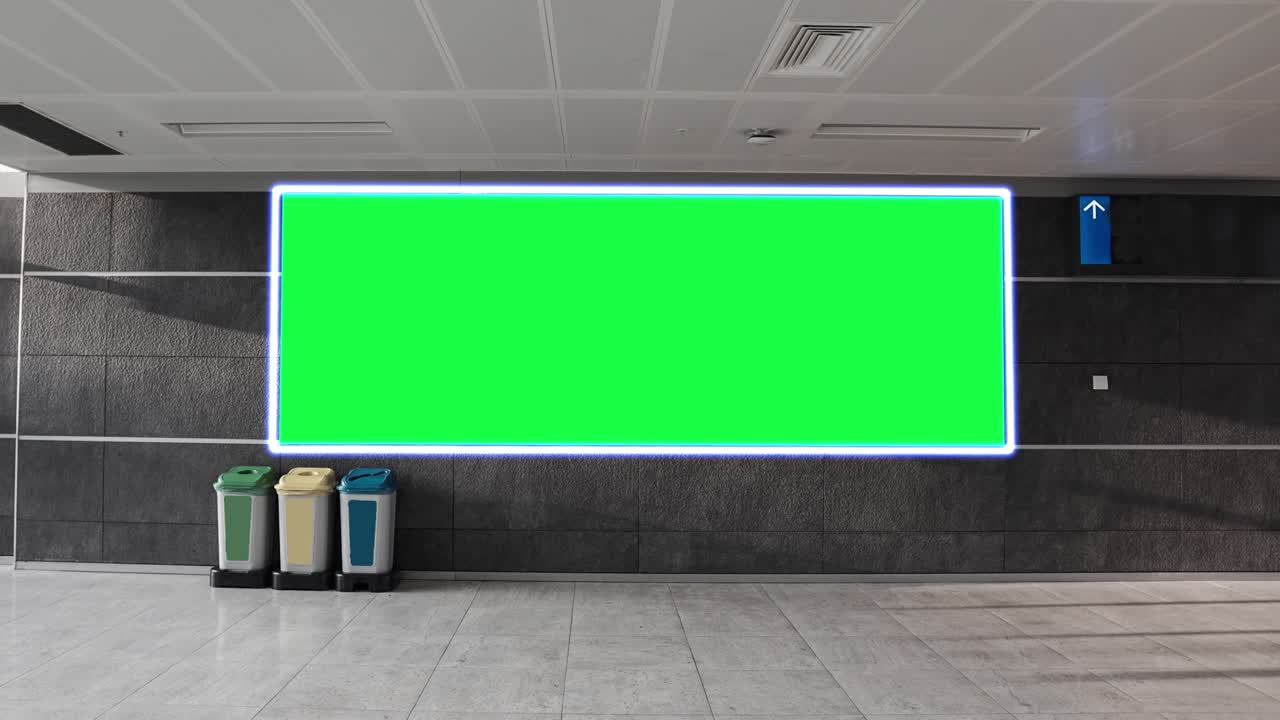 녹색 화면, 알파 채널, 공항 홀에 크로마 키 프레임, 마케팅을 위한 큰 배너.