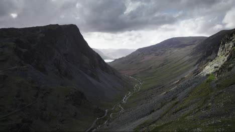 Hyperlapse-Aus-Der-Luft-Mit-Blick-Auf-Den-Honister-Pass-Im-Englischen-Lake-District