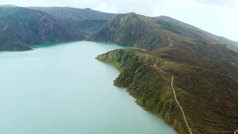 Luftdrohnenaufnahme-Der-Lagoa-Do-Fogo-Auf-Der-Insel-São-Miguel,-Azoren---Portugal