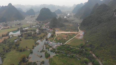 Amplia-Vista-Del-área-De-Cao-Bang-Cerca-De-Ban-Gioc-Vietnam,-Aérea