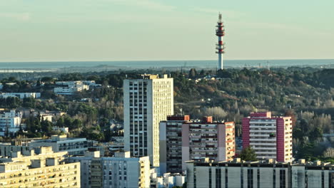 Die-Landschaft-Von-La-Mosson-Von-Oben:-Wohngebäude-Erstrecken-Sich-In-Richtung-Der-Ikone