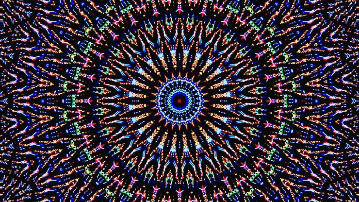 Luce astratta brillante a colori vivaci, caleidoscopio, sfondo nero