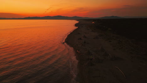 Bucle-De-Video-Sin-Fisuras-De-Cinemagraph-Junto-Al-Mar-De-Toscana-En-Italia-Al-Atardecer-En-La-Naturaleza