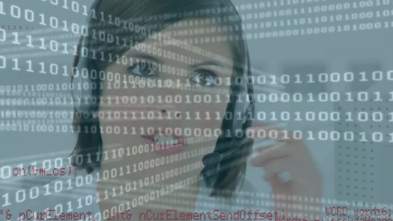 procesamiento de datos de codificación binaria sobre una mujer caucásica ejecutiva de atención al cliente hablando por auricular telefónico