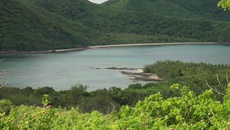 Wunderschöne-Tropische-Bucht-Mit-Exotischen-Inseln,-Weißen-Stränden-Und-Grünem-Dschungel,-Fidschi