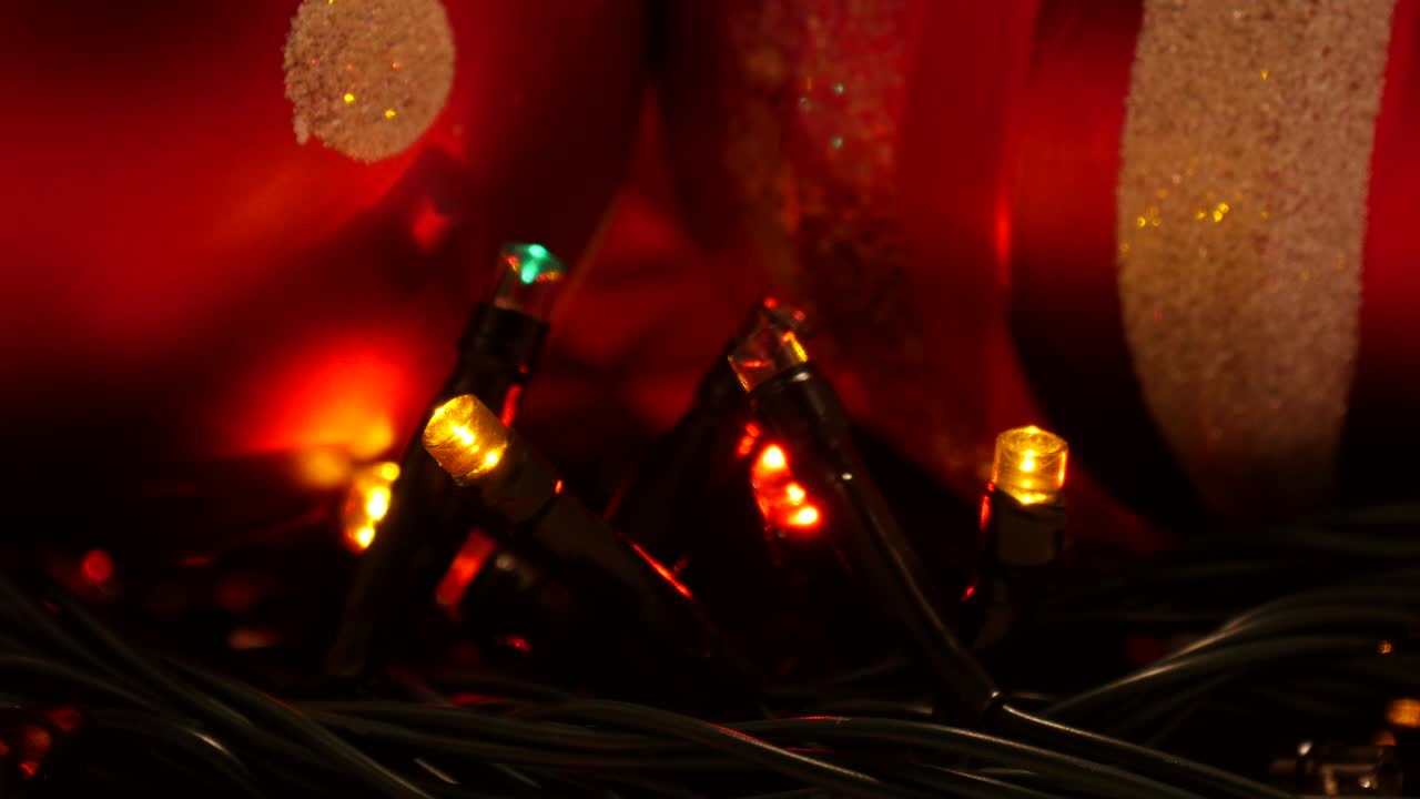 la lámpara de navidad parpadeante está decorada.