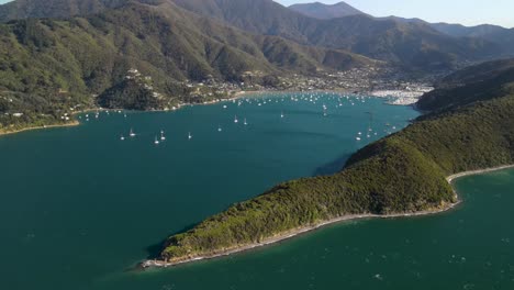 Boats-At-The-Harbor-Of-Waikawa-Bay-Near-The-Snout-In-Picton,-New-Zealand