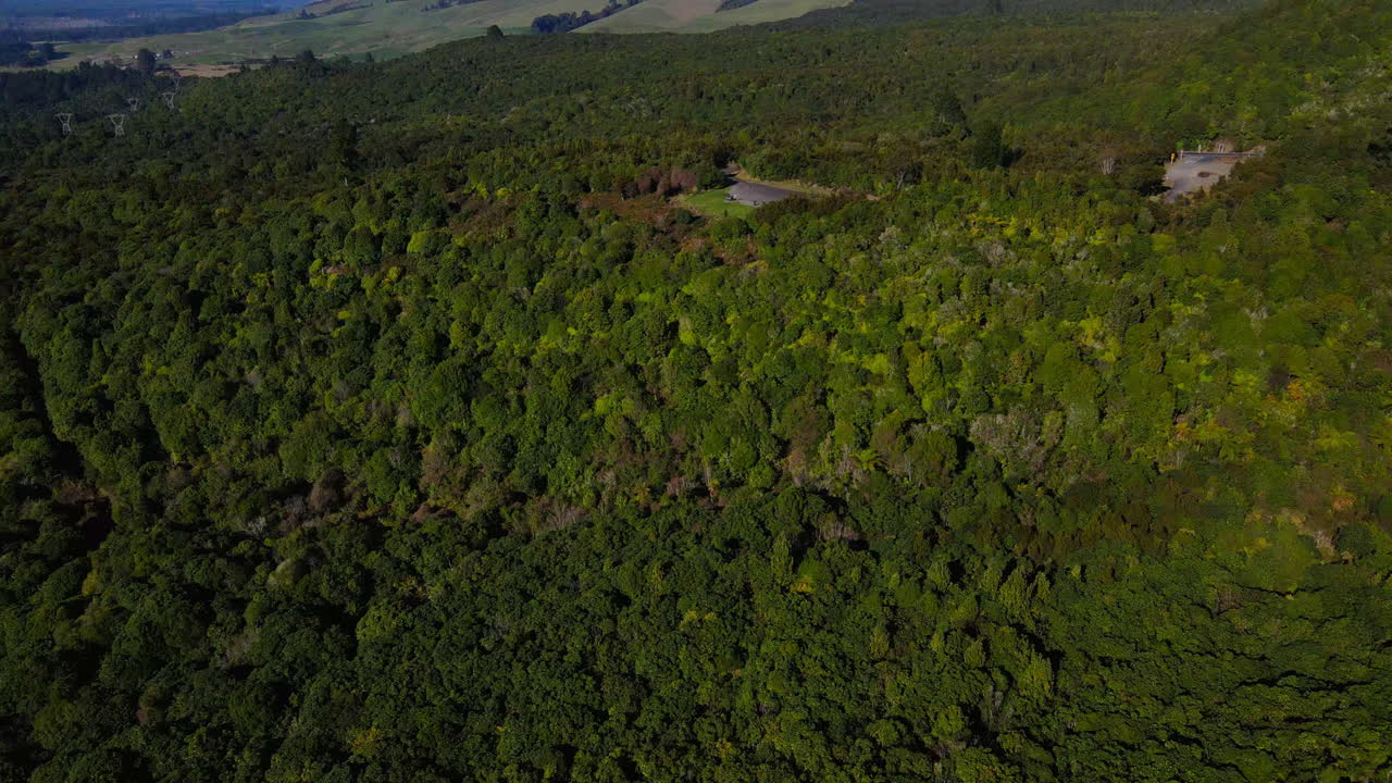 vista con drones del paisaje natural en nueva zelanda