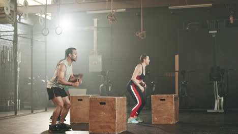 gimnasio, grupo y salto de caja para la aptitud
