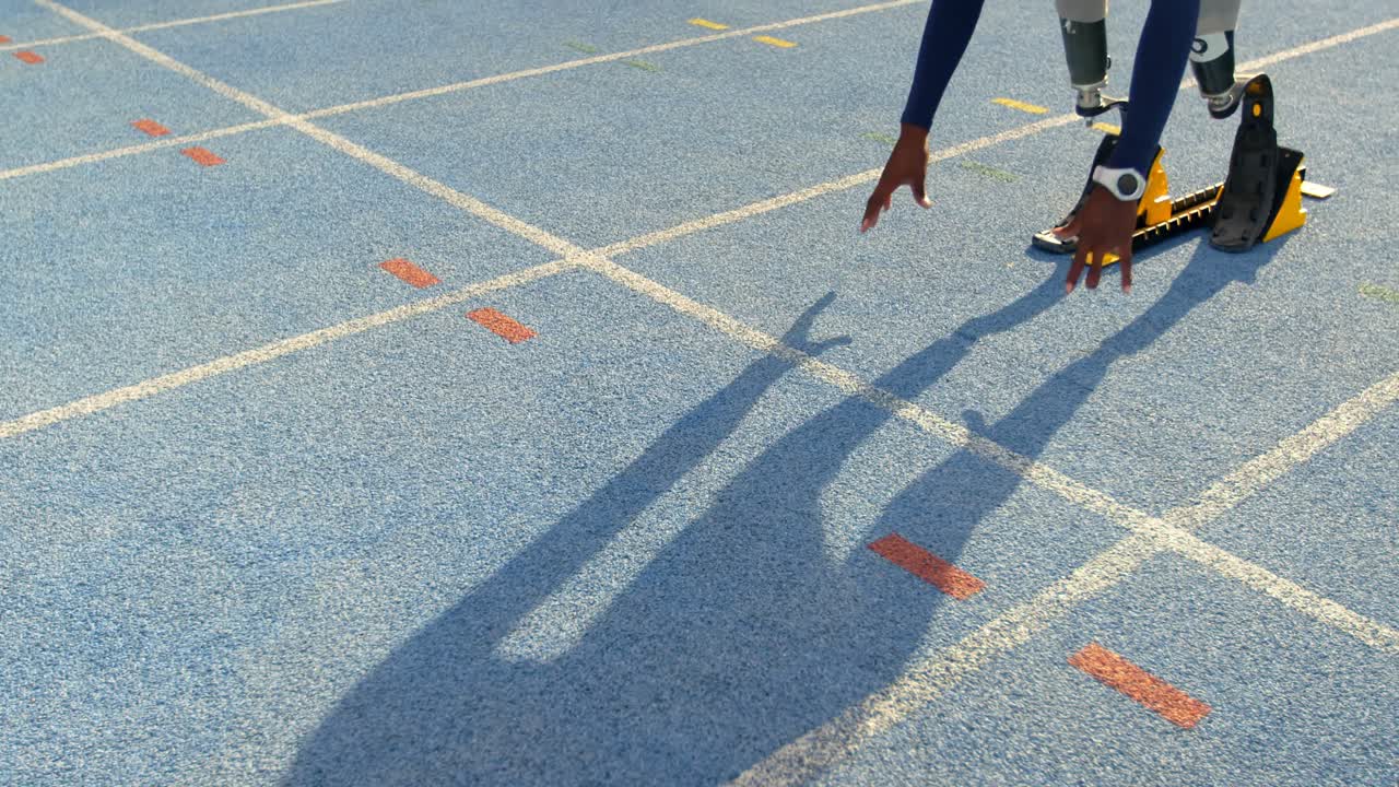 Atleta disabile che si prepara per la gara 4k