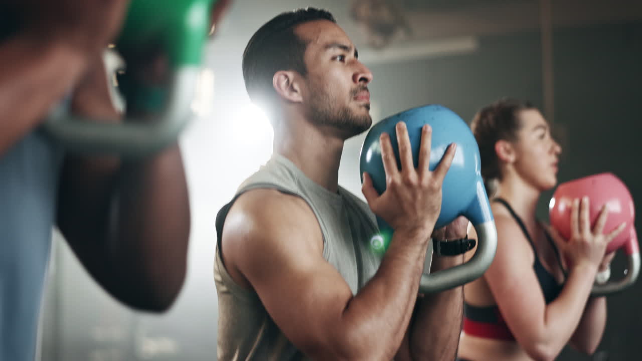 체육관, 그룹 피트니스 및 케틀벨 스 ⁇ 트 운동