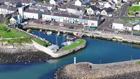 Carnlough-En-La-Carretera-De-La-Costa-De-Antrim-En-Irlanda-Del-Norte