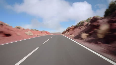 Autofahren-Mit-Angebauter-Action-Cam-Im-Teide-Nationalpark-Auf-Teneriffa