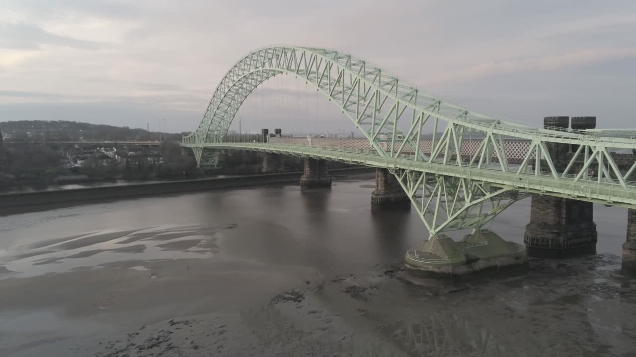 runcorn silver jubilee bridge 조감도 at 일출