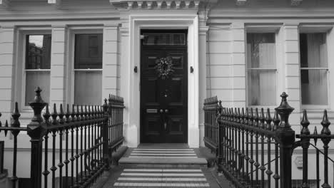 Traditional-Facade-Exterior-Of-Architectures-In-The-Royal-Borough-of-Kensington-In-Notting-Hill,-London,-United-Kingdom