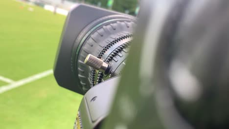 primer plano de una lente de cámara de televisión-1
