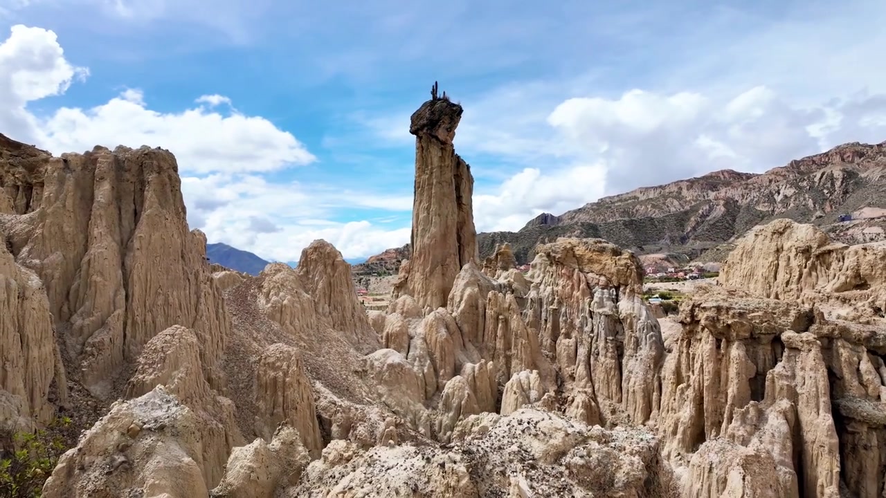Valle de la Lunan geologiset kalliomuodostelmat ja eroosion muovaama maisema La Pazissa, Boliviassa.