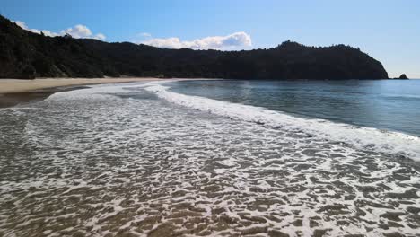 Neue-Surfwellen-Am-Strand-Von-Kumpels