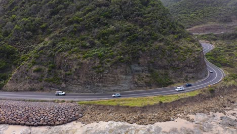 Curved-highway-section-of-the-Great-Ocean-Road-with-traffic,-Victoria,-Australia