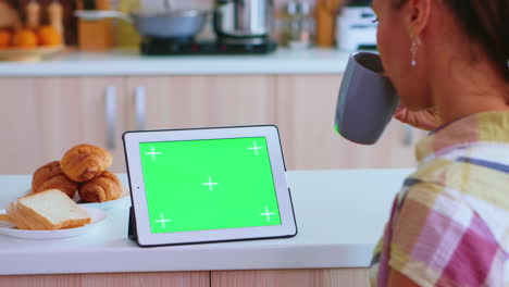 computadora tablet con espacio de copia disponible