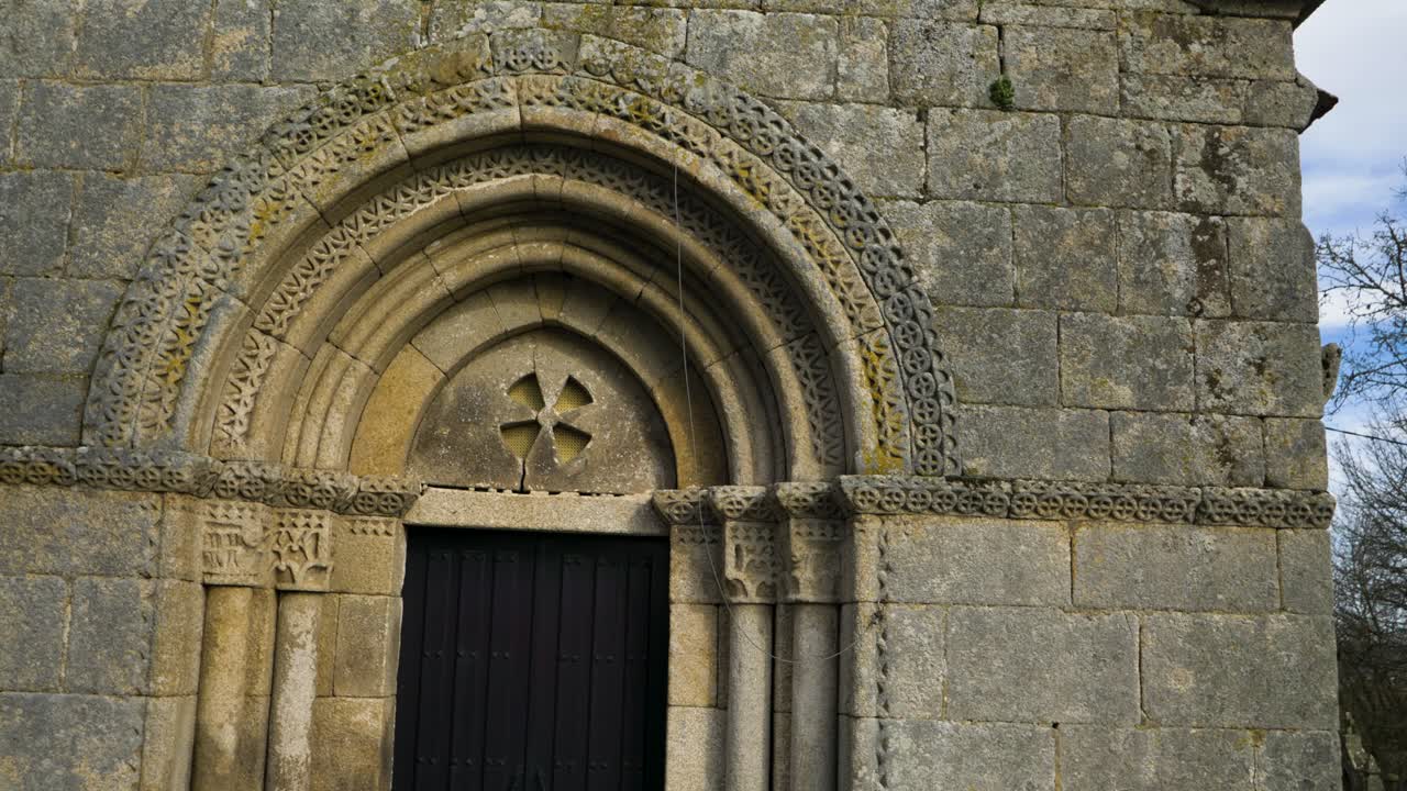 antigua iglesia de san pedro de boado en galiza, españa