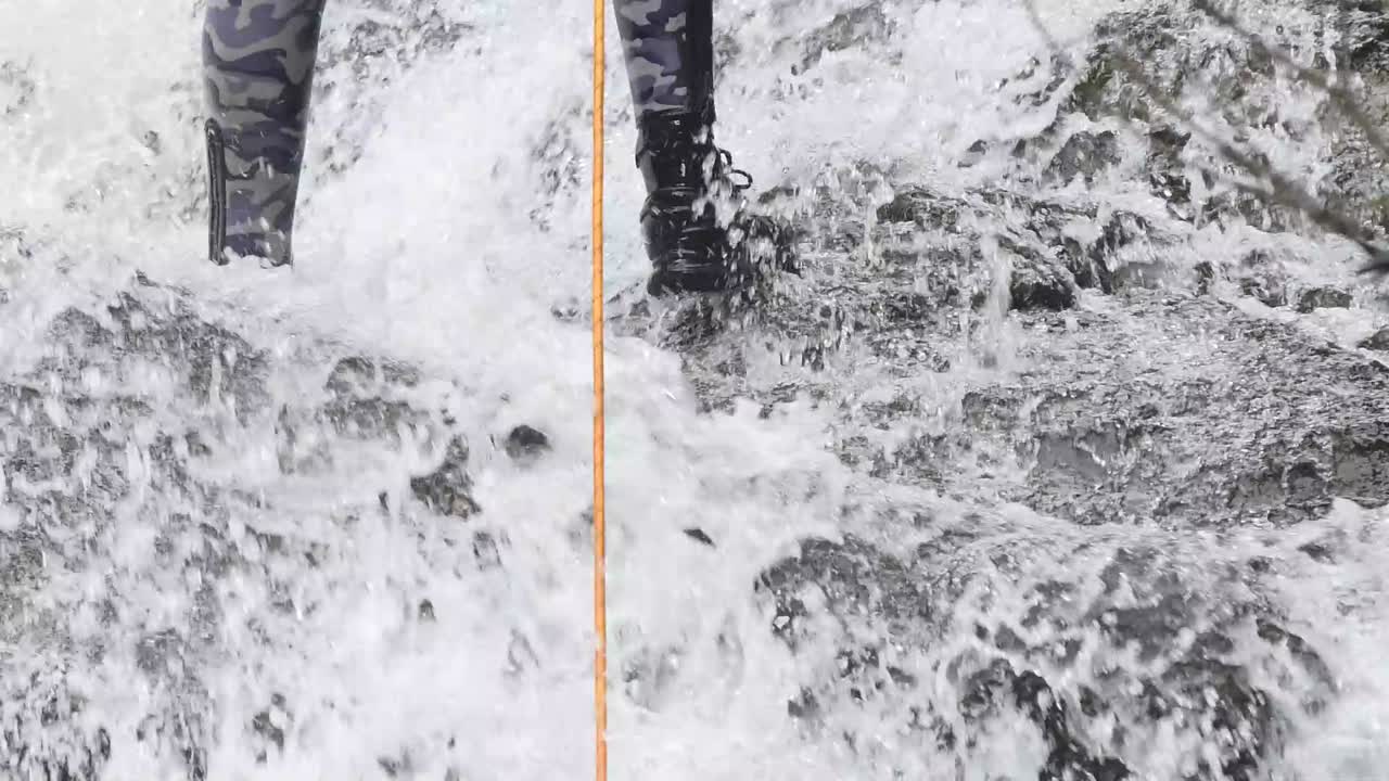 대담 한 협곡 내륙: 격동 한 물 을 가로질러 협곡 을 는 여행