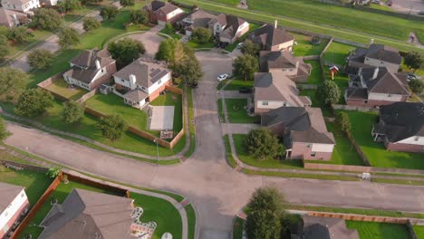 Aerial-of-middle-class-suburban-neighborhood-just-outside-of-Houston,-Texas