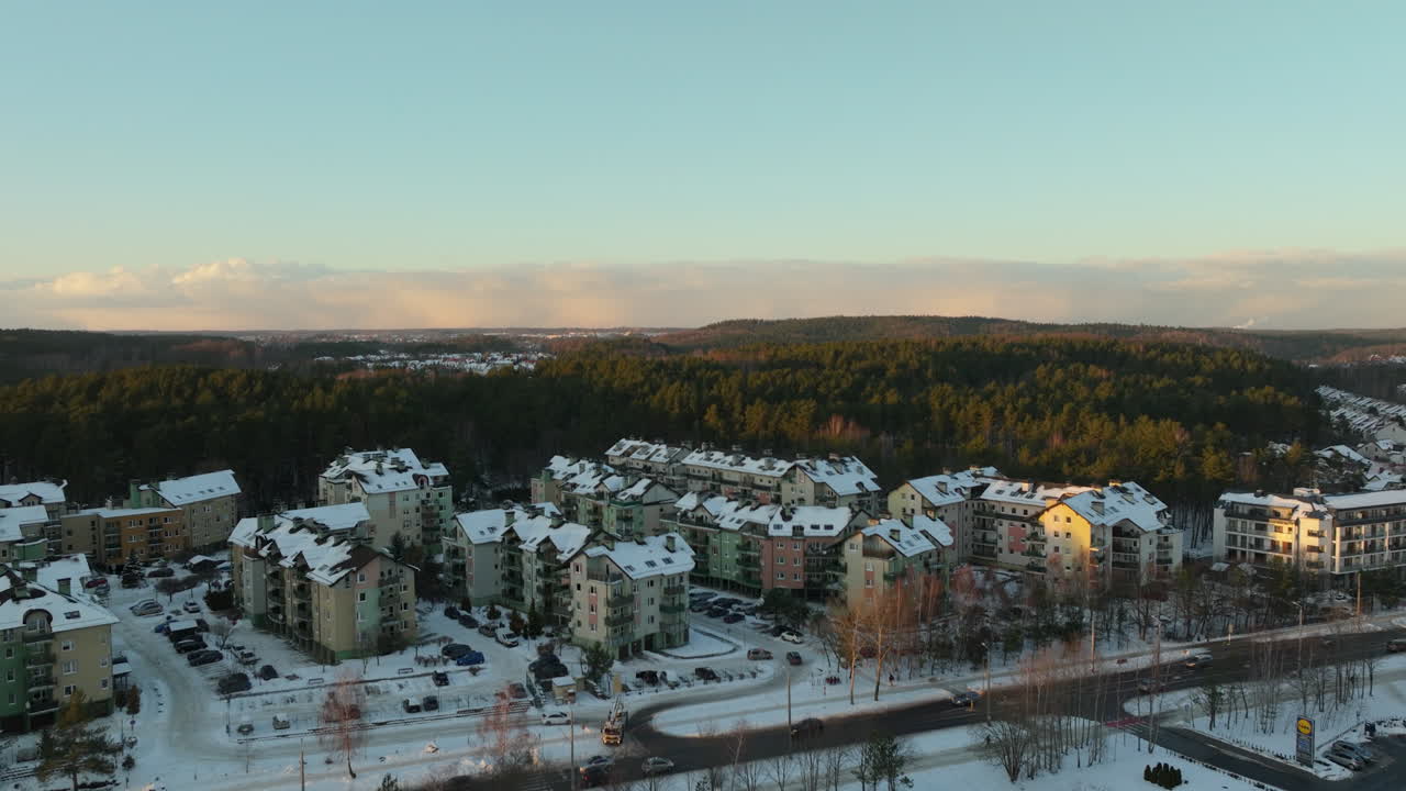 겨울의 공중 풍경, 눈 인 지붕, gdynia dąbrowa, 일몰, 자동차