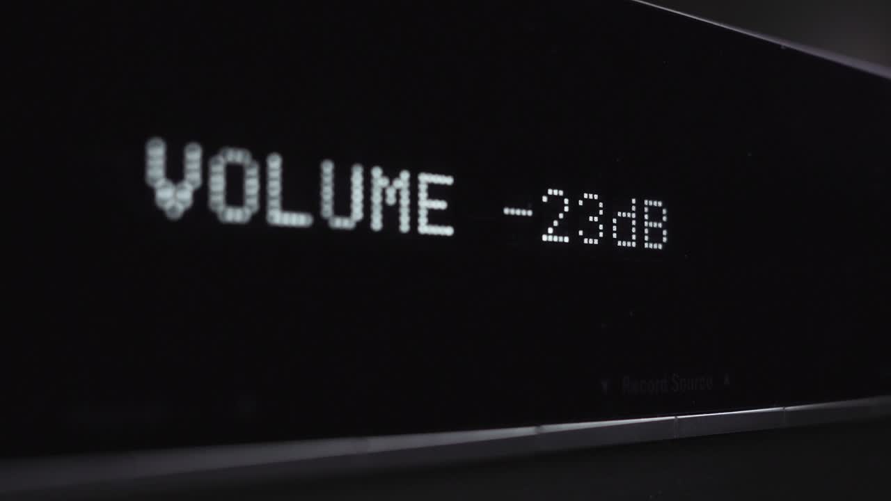 앰프 볼륨 설정이 변경되고 있습니다. 확대