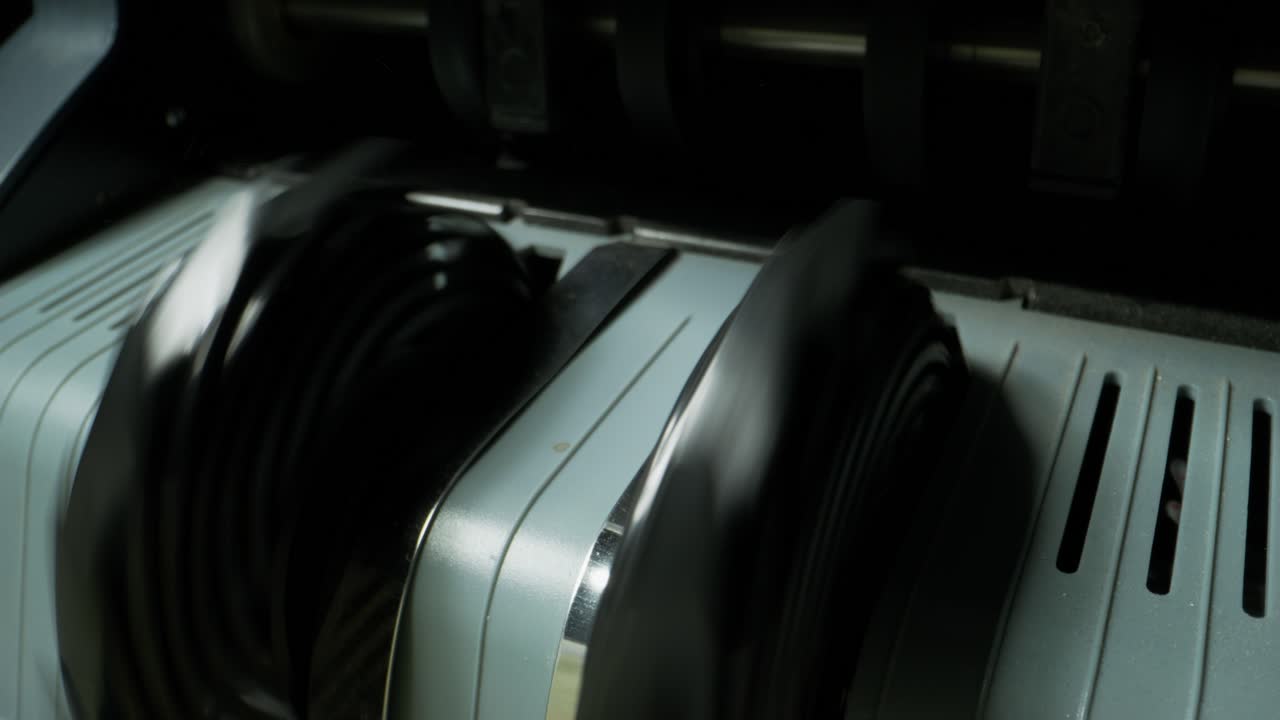 notas de euro e máquinas de contagem