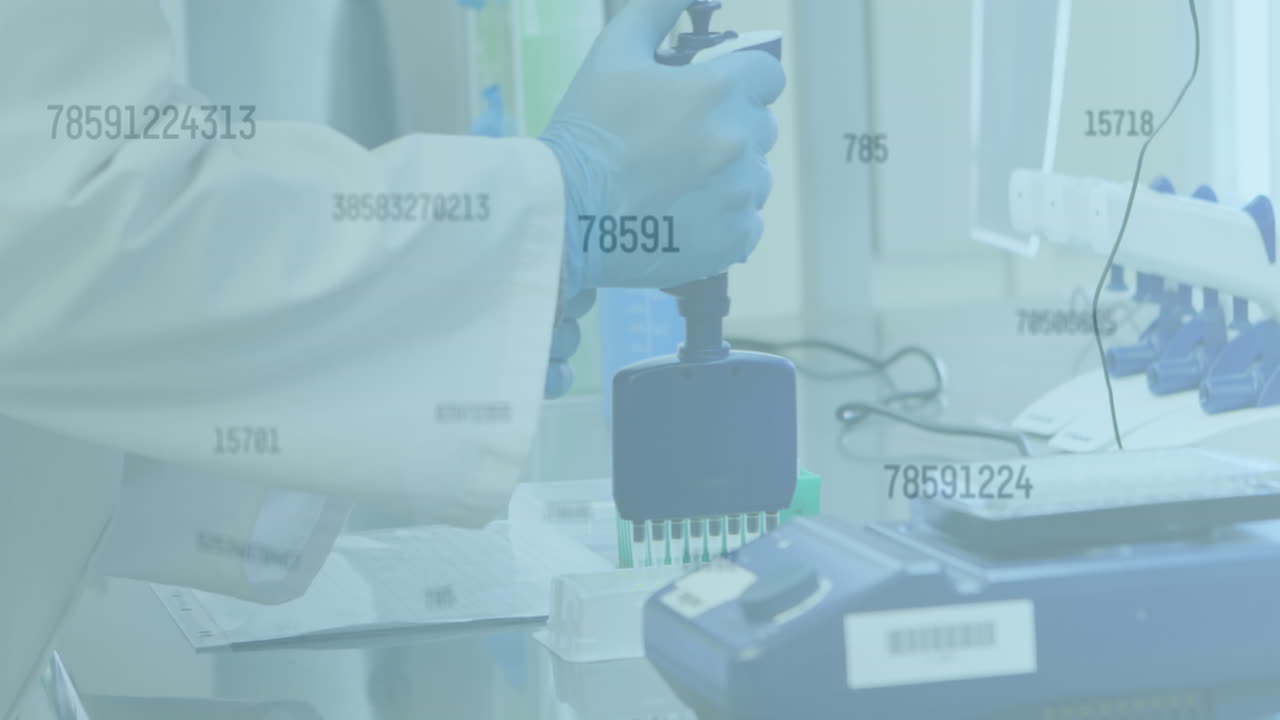 animazione di statistiche con le mani di scienziati che testano con attrezzature in laboratorio