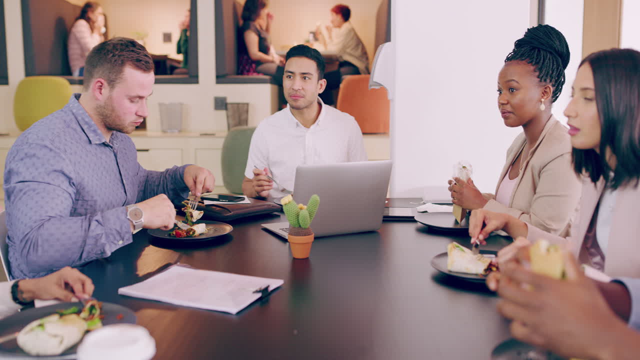 먼저 전략을 세우고, 그 다음에는 성공을 축하합니다.