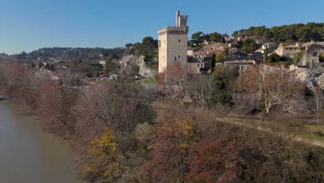 Vista-Aérea-De-La-Torre-Tour-Philippe-Le-Bel-En-Aviñón,-Hito-Histórico-De-Francia.