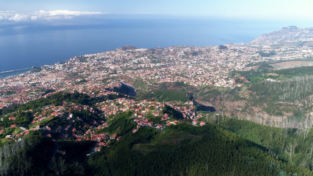 funchal, madeira 높은 고도 항공 트랙의 전체 도시