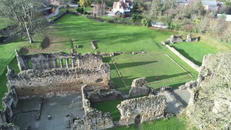 Basingwerk-Abadía-Hito-Medieval-Abandonado-Galés-Ruinas-Vista-Aérea-Creciente-Izquierda-Ojo-De-Pájaro